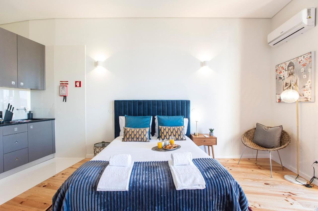 Central Studio W/ Ac, Views & Balcony By Lovelystay