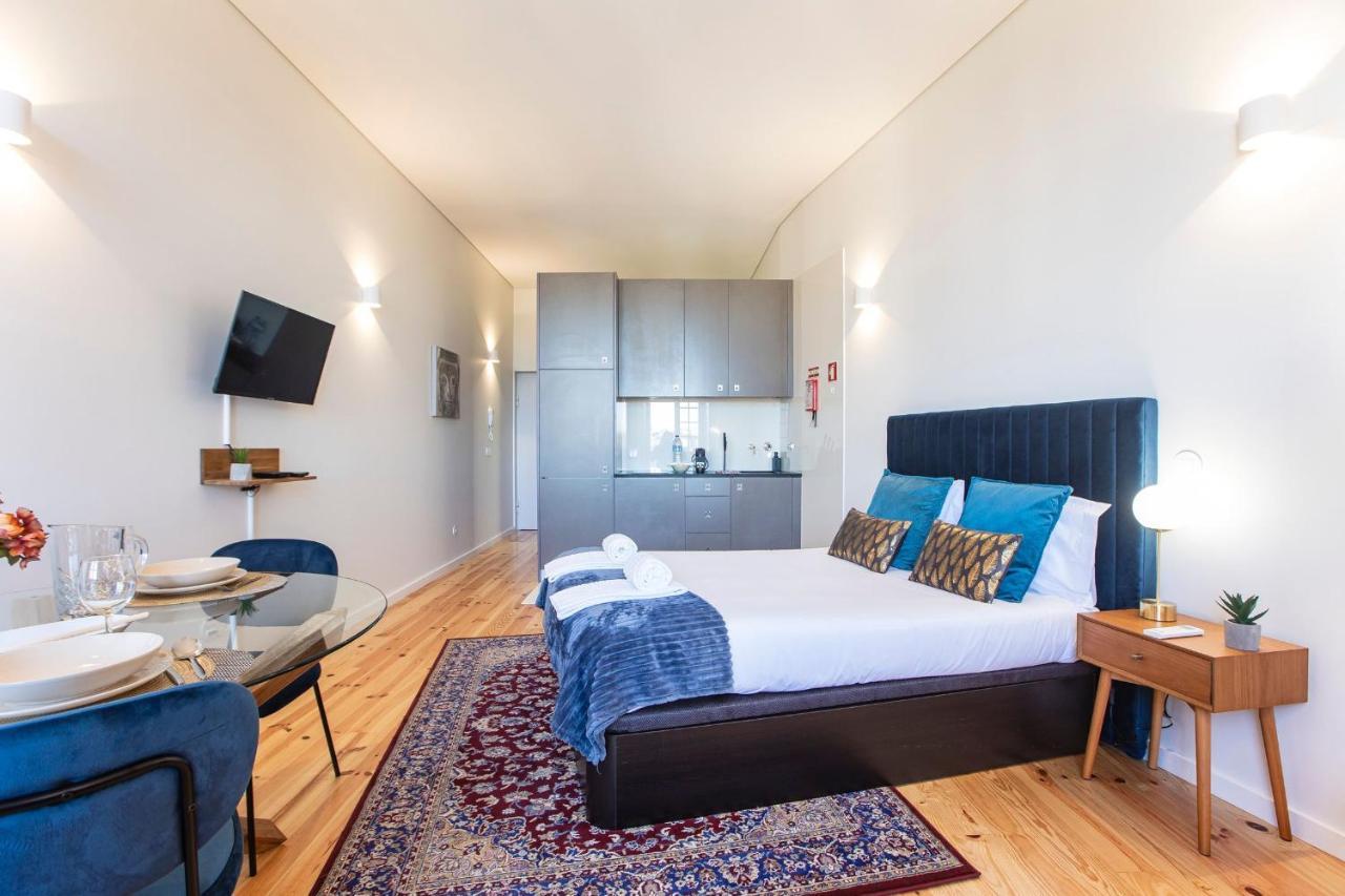 Central Studio W/ Ac, Views & Balcony By Lovelystay *