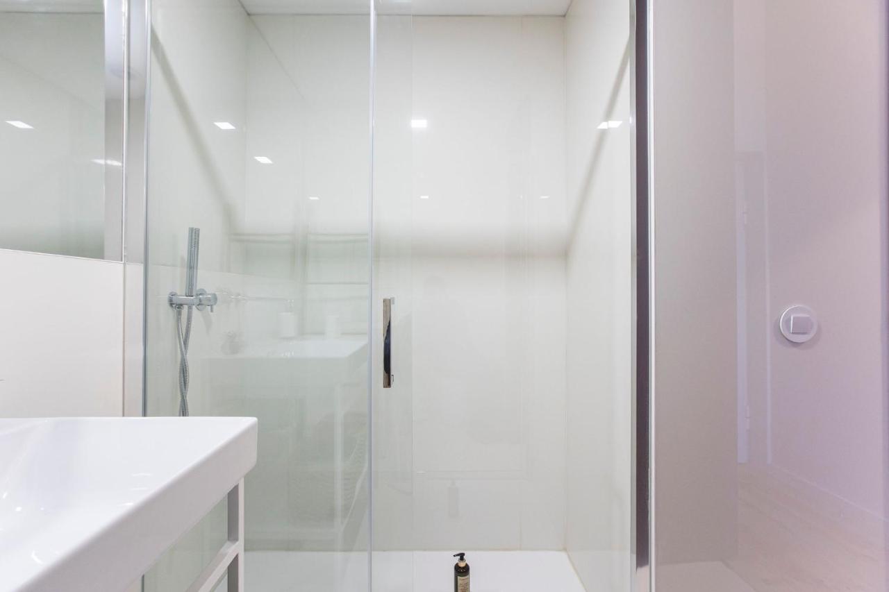 Appartement Central Studio W/ Ac, Views & Balcony By Lovelystay *