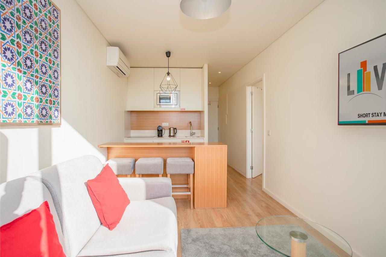 Liiiving In | Downtown View Apartment *