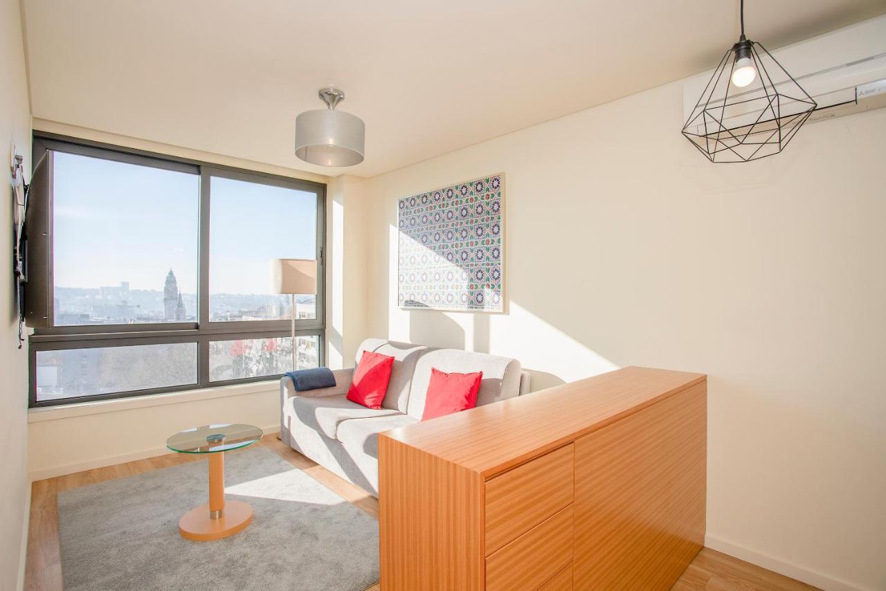 Liiiving In | Downtown View Apartment