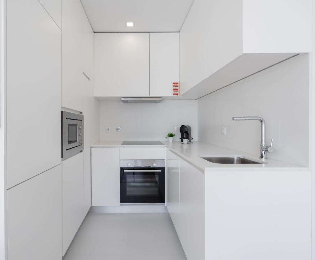 Host Wise - Bright & Contemporary Flat - Ace Location Apartment