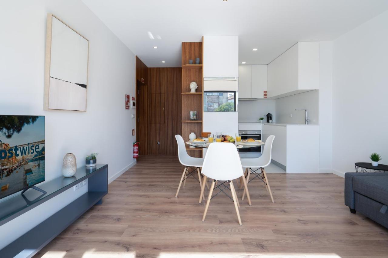 Host Wise - Bright & Contemporary Flat - Ace Location Apartment *
