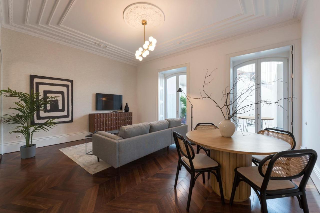 Apartment Clerigos Modern Flat W/ Ac & Patio By Lovelystay