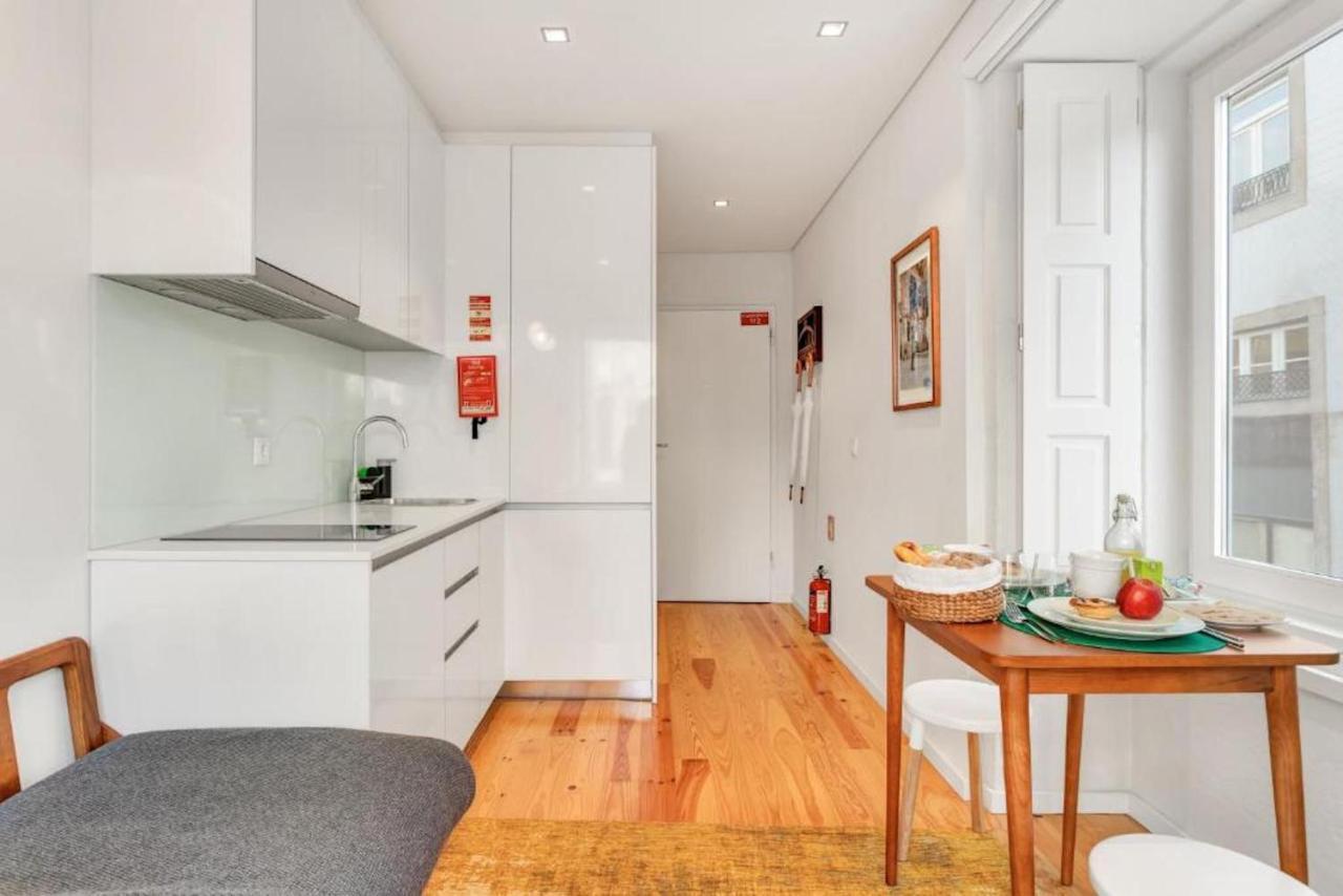 Lovely Shinny Flats With Balcony - Clerigos Apartment Porto