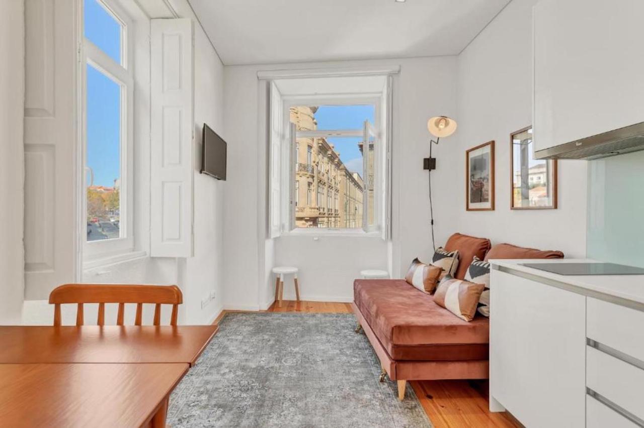 Lovely Shinny Flats With Balcony - Clerigos Apartment Porto