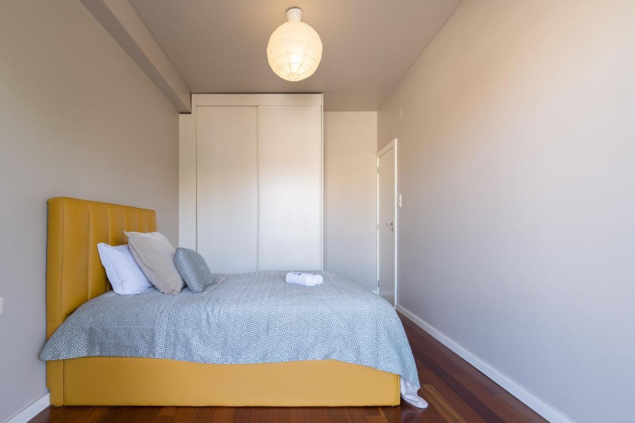 Apartment Roomy Stylish Flat With Balcony *