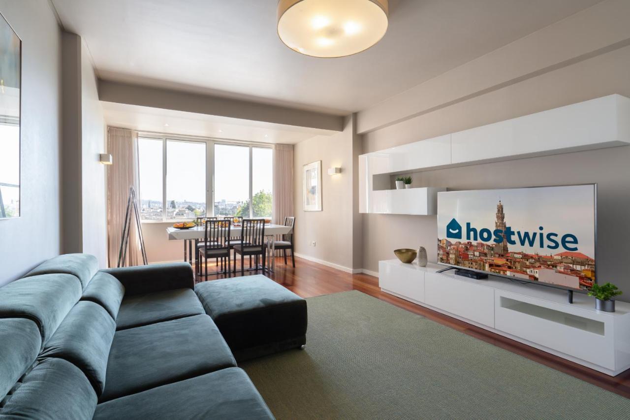 Apartment Roomy Stylish Flat With Balcony *
