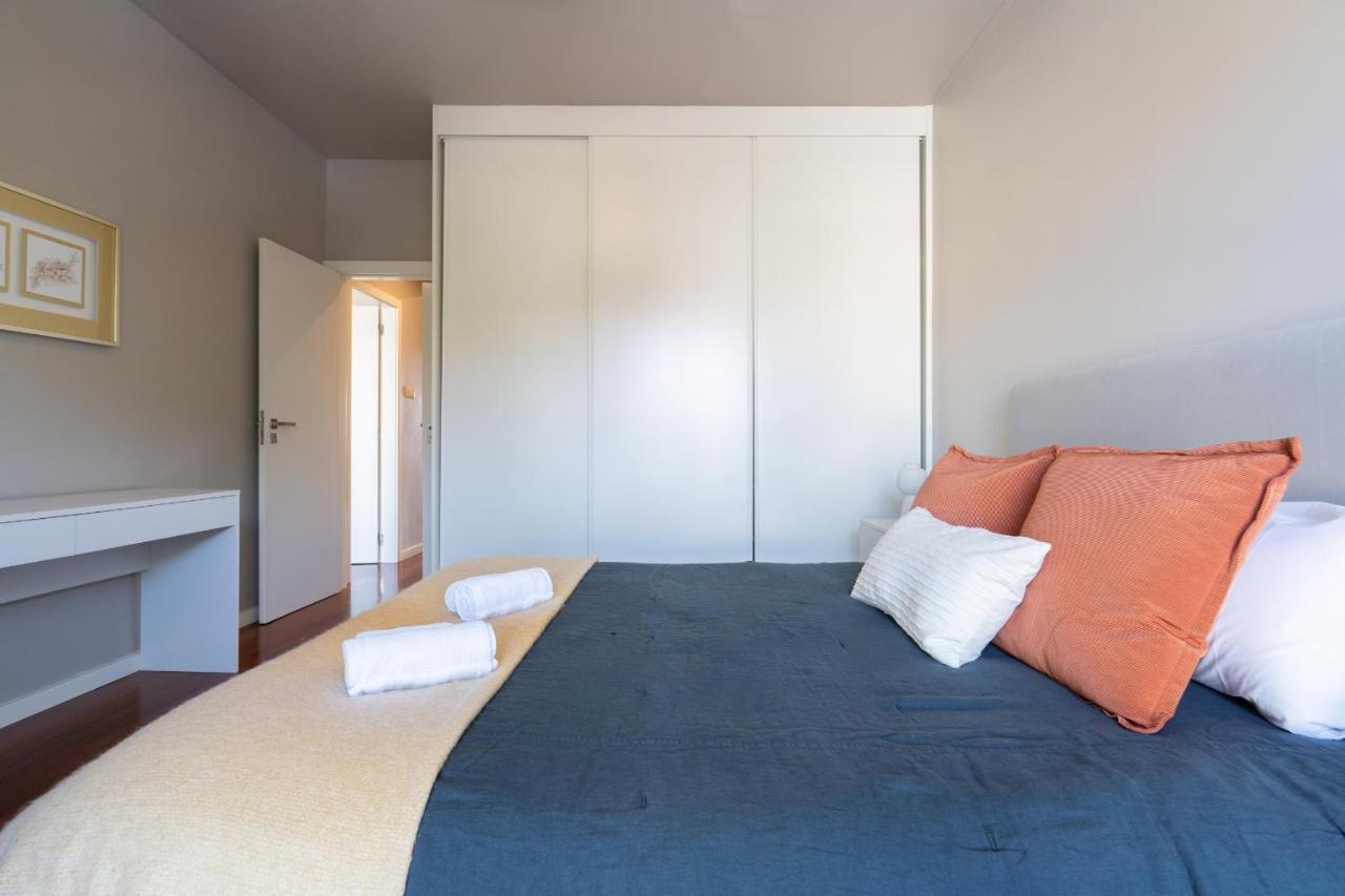 Roomy Stylish Flat With Balcony * Porto
