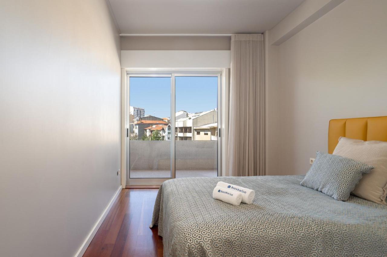 Apartment Roomy Stylish Flat With Balcony Porto