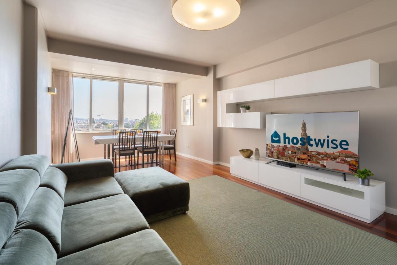 Roomy Stylish Flat With Balcony Porto