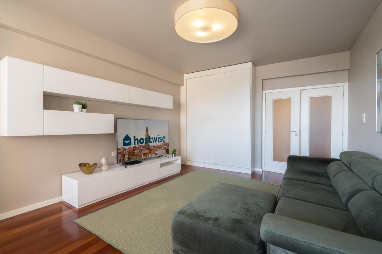 Apartment Roomy Stylish Flat With Balcony Porto