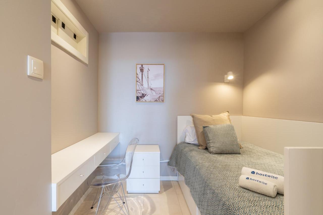 Apartment Roomy Stylish Flat With Balcony *