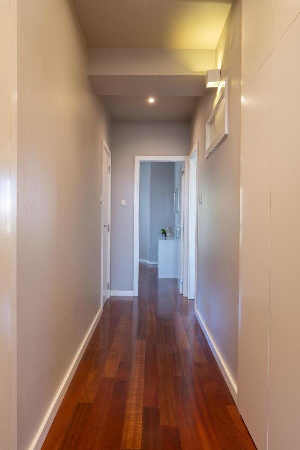 Apartment Roomy Stylish Flat With Balcony *