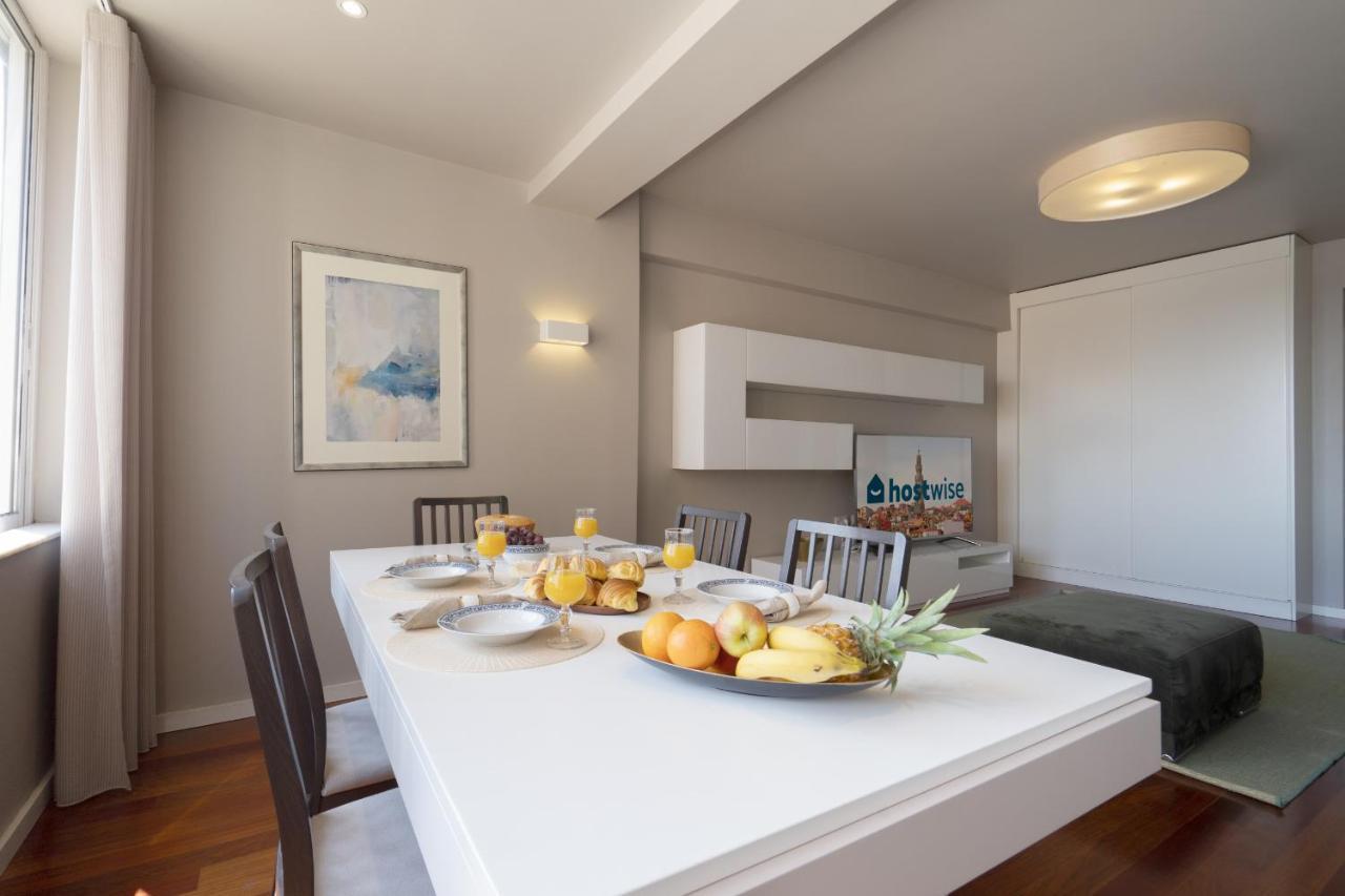 Roomy Stylish Flat With Balcony Apartment *