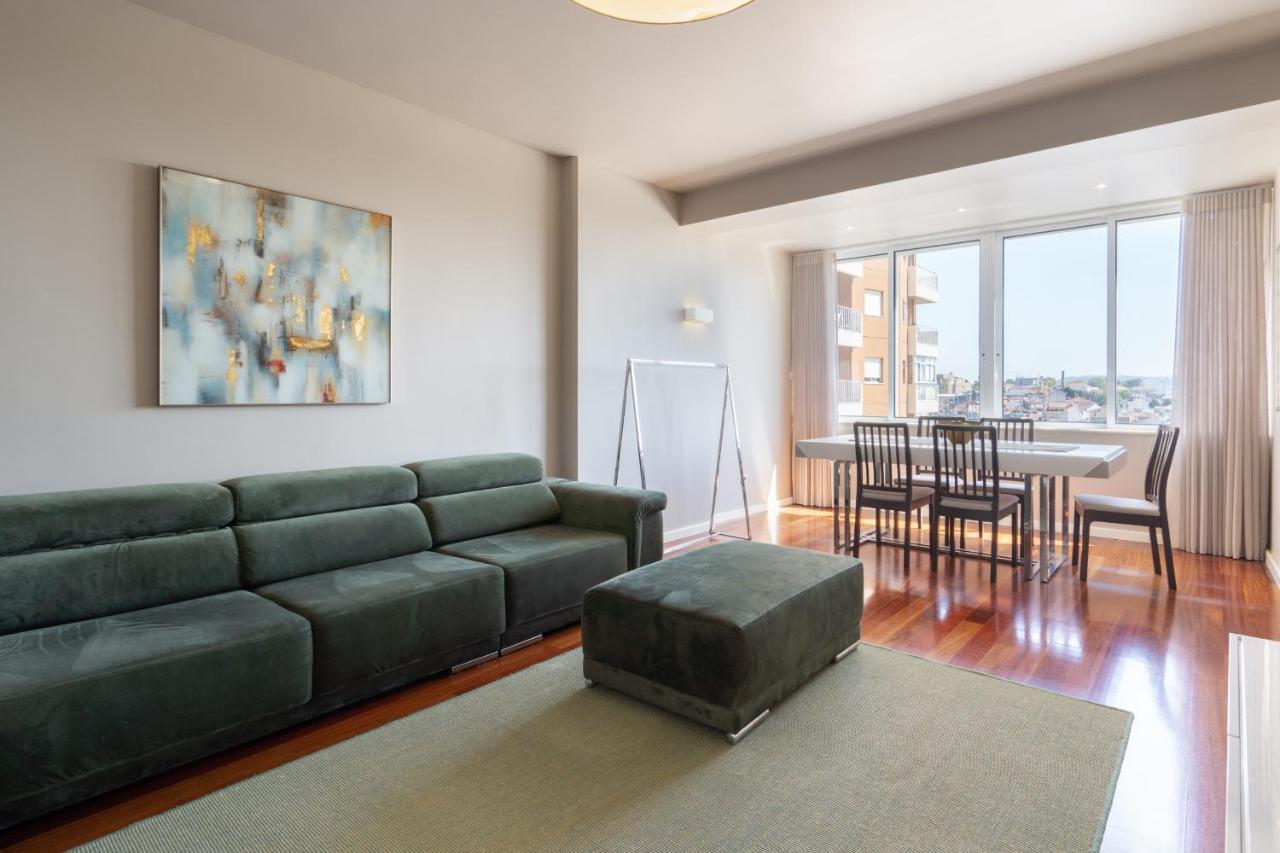 Roomy Stylish Flat With Balcony