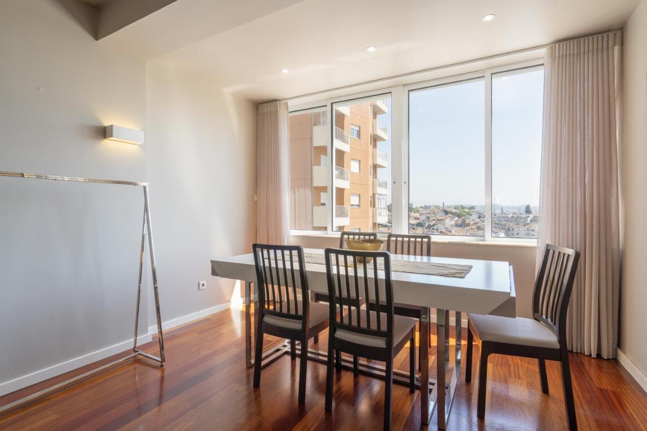 Roomy Stylish Flat With Balcony *