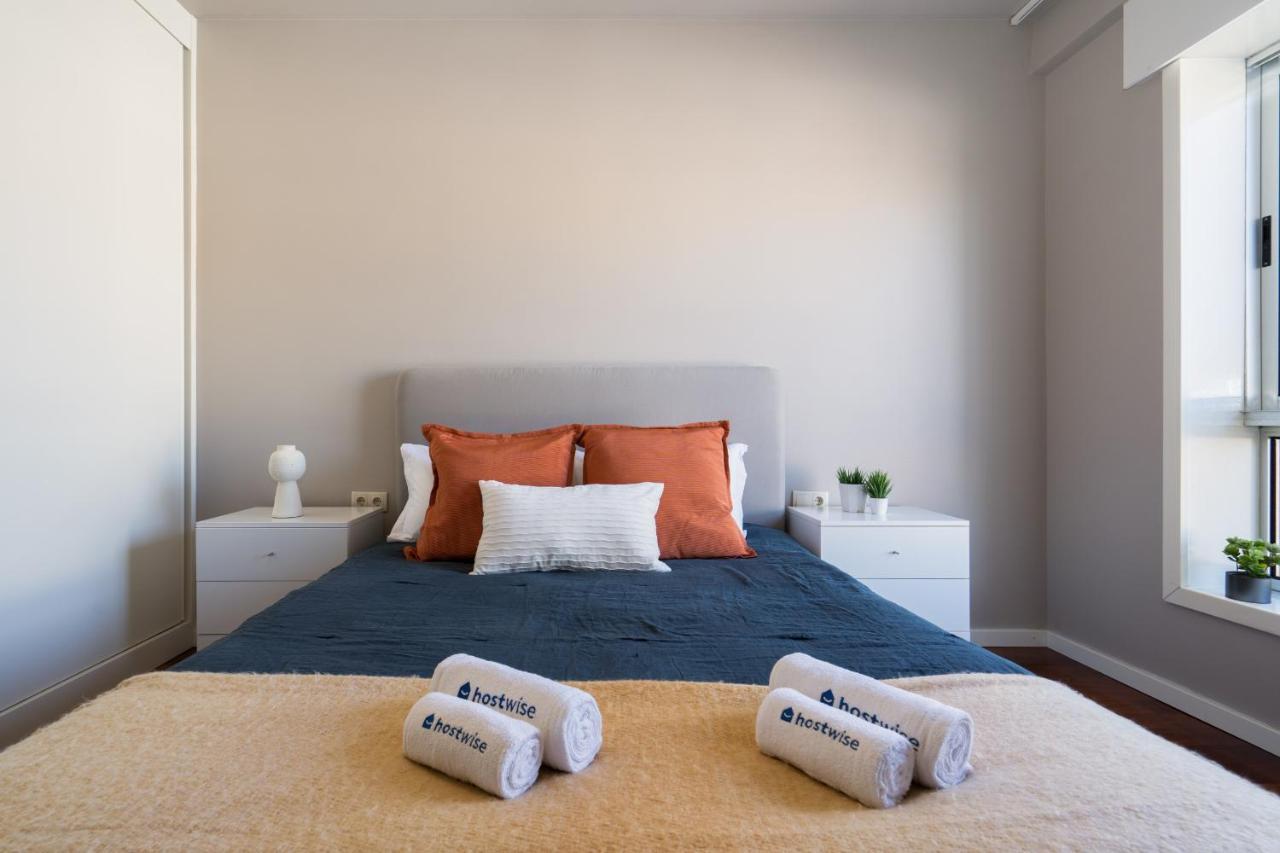 Apartment Roomy Stylish Flat With Balcony *
