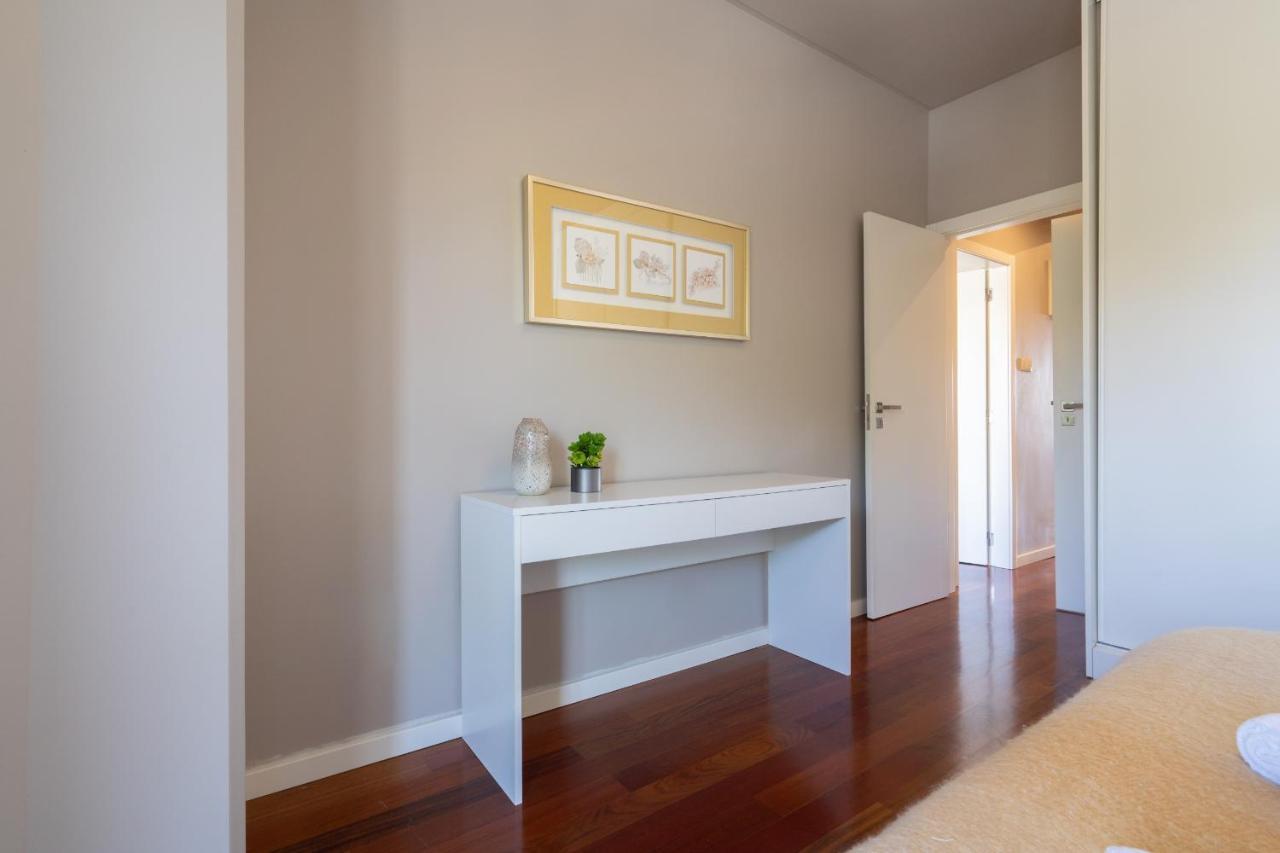 Roomy Stylish Flat With Balcony Apartment