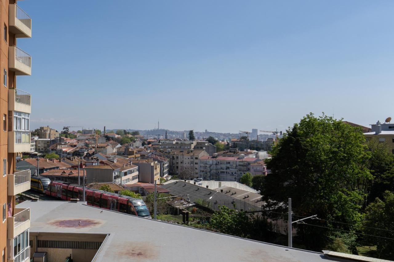 Apartment Roomy Stylish Flat With Balcony Porto