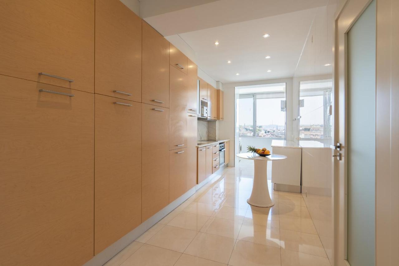 Roomy Stylish Flat With Balcony Apartment