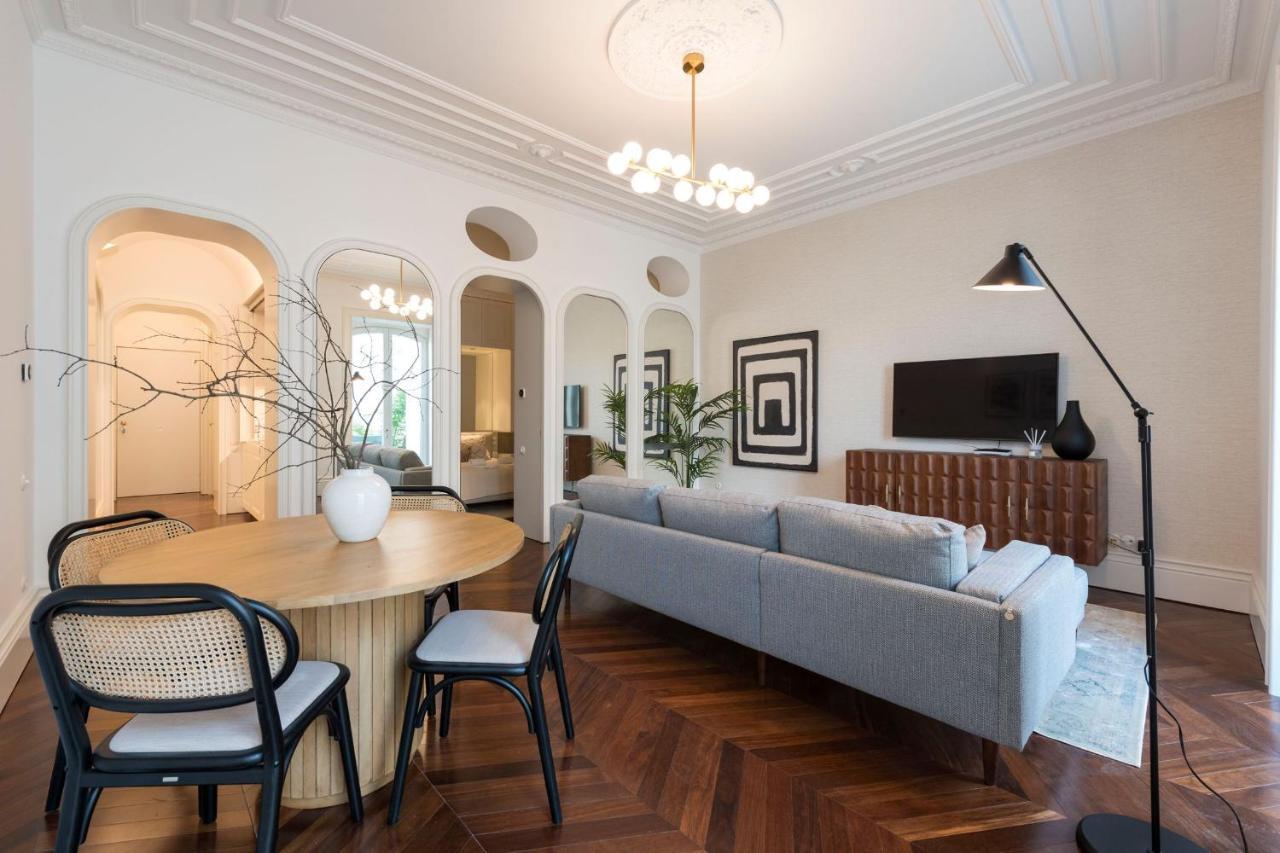 Apartment Clerigos Modern Flat W/ Ac & Patio By Lovelystay