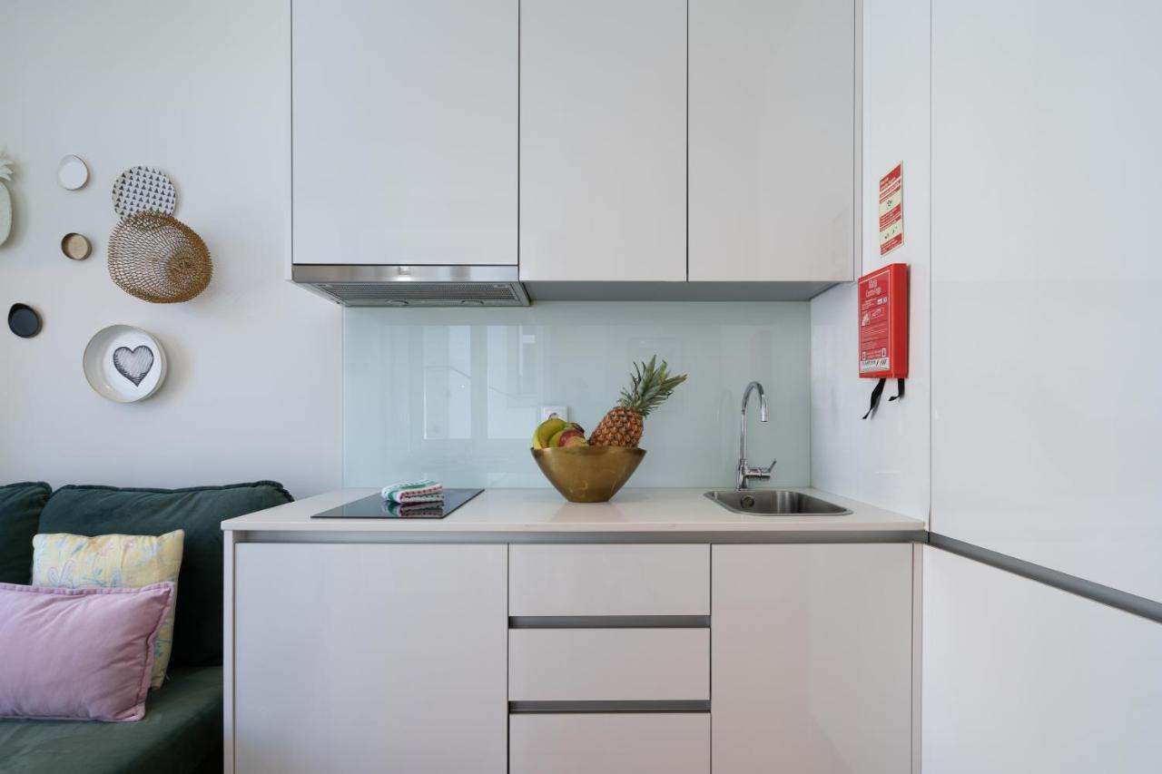 Apartment Lovely Shinny Flats With Balcony - Clerigos *