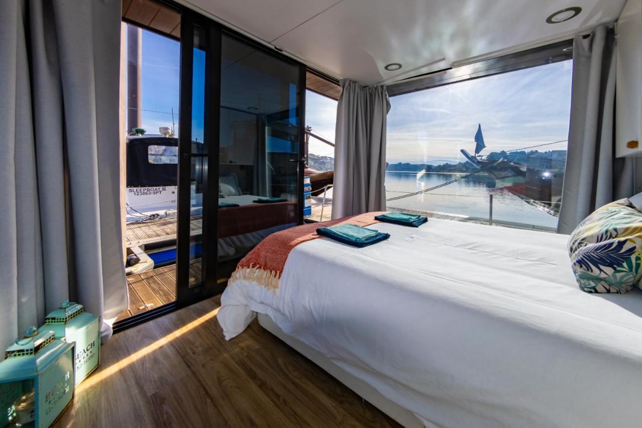 Botel Douro Floating House *