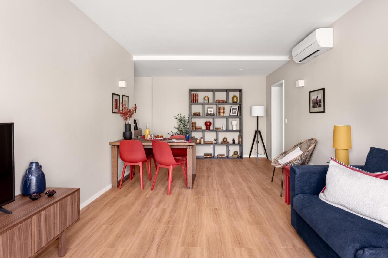 Apartment Joivy Stunning 2-br Flat With Balcony In