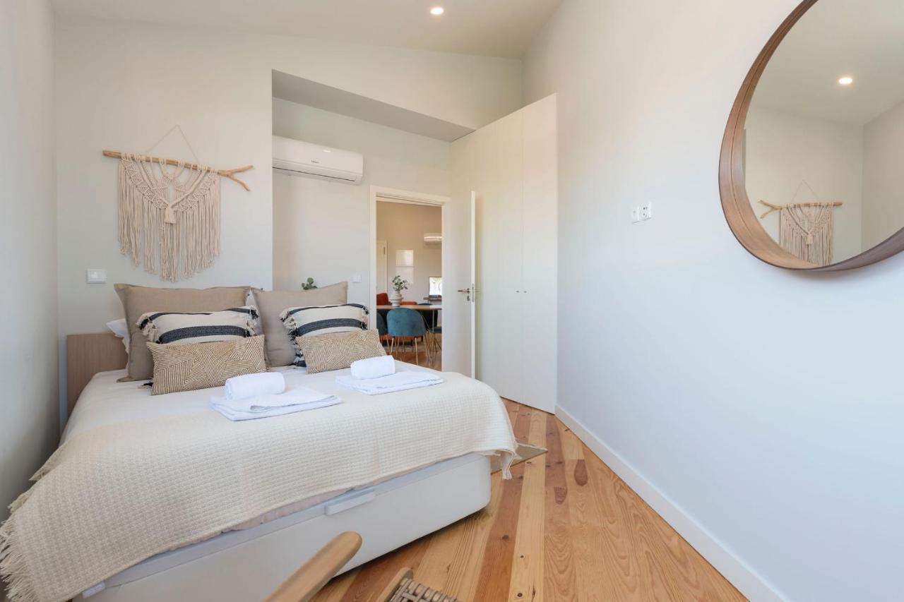 Superb Flat W/ Ac & Balcony By Lovelystay *