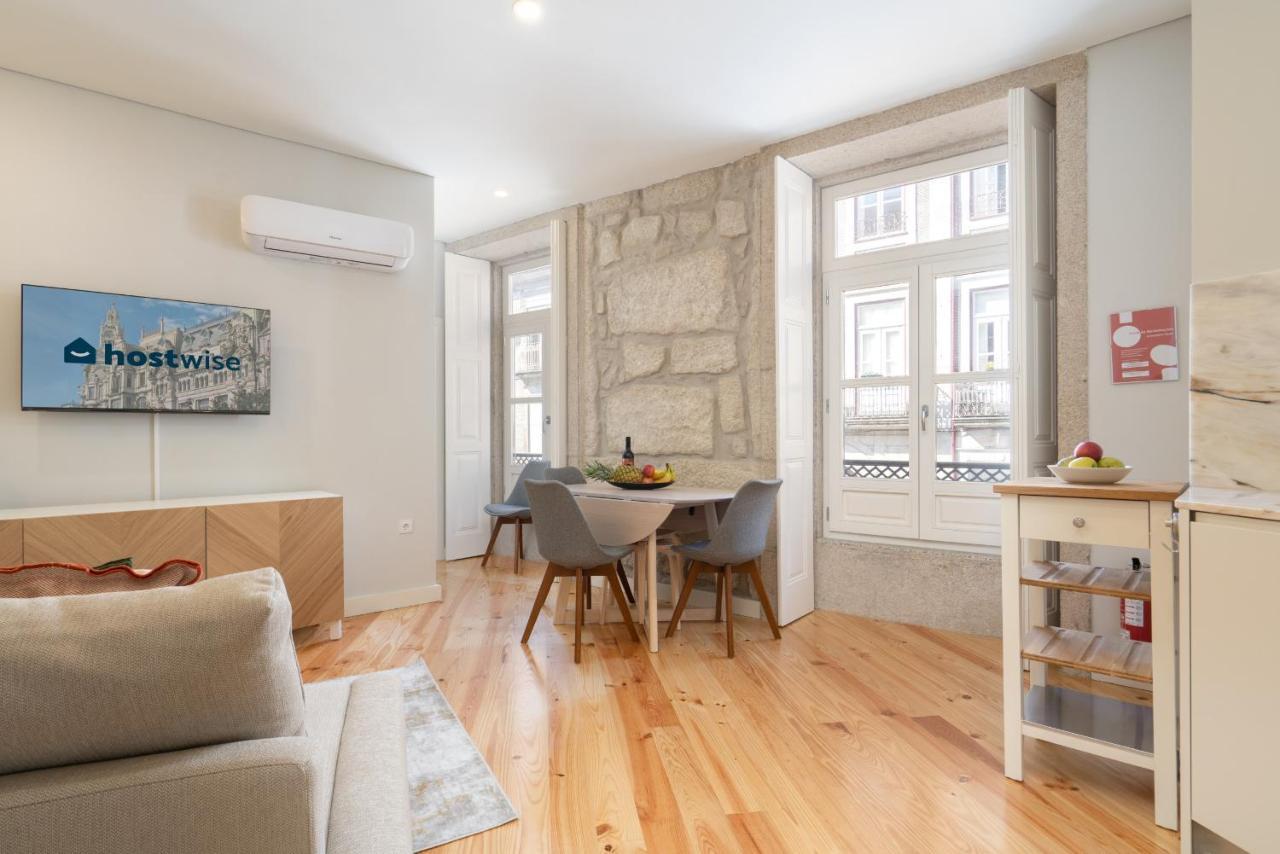 Host Wise - Enchanting Design Flat - Premium Location Apartment *