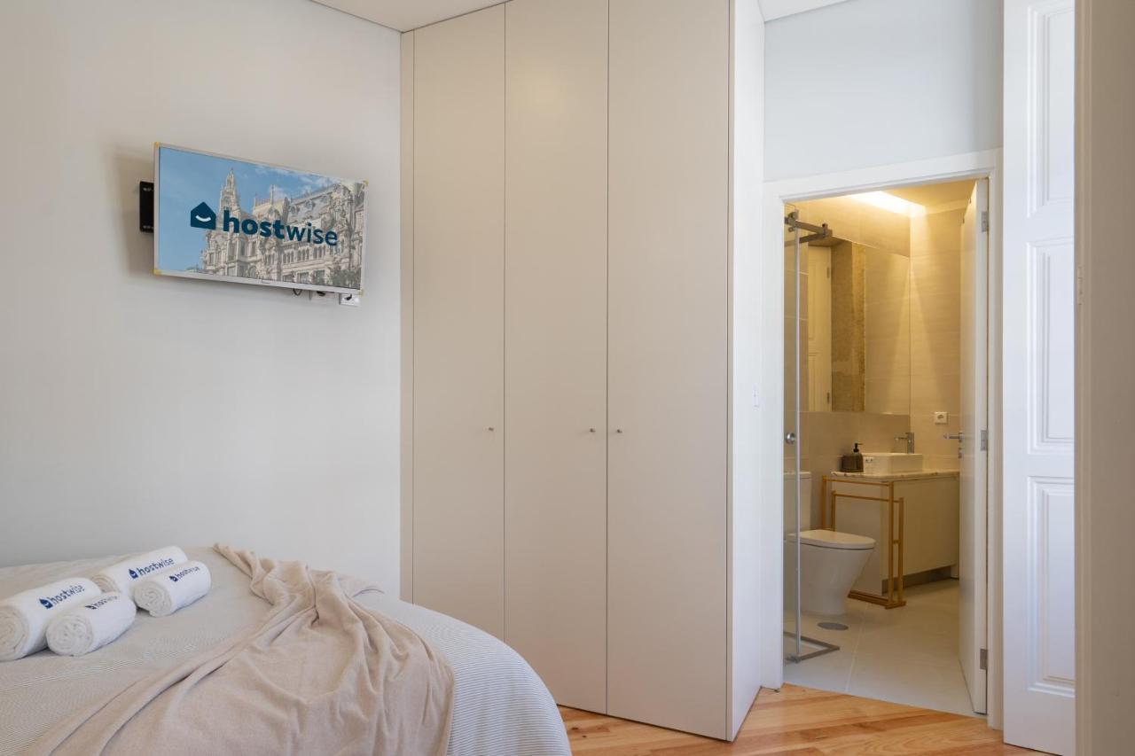 Host Wise - Enchanting Design Flat - Premium Location Apartment