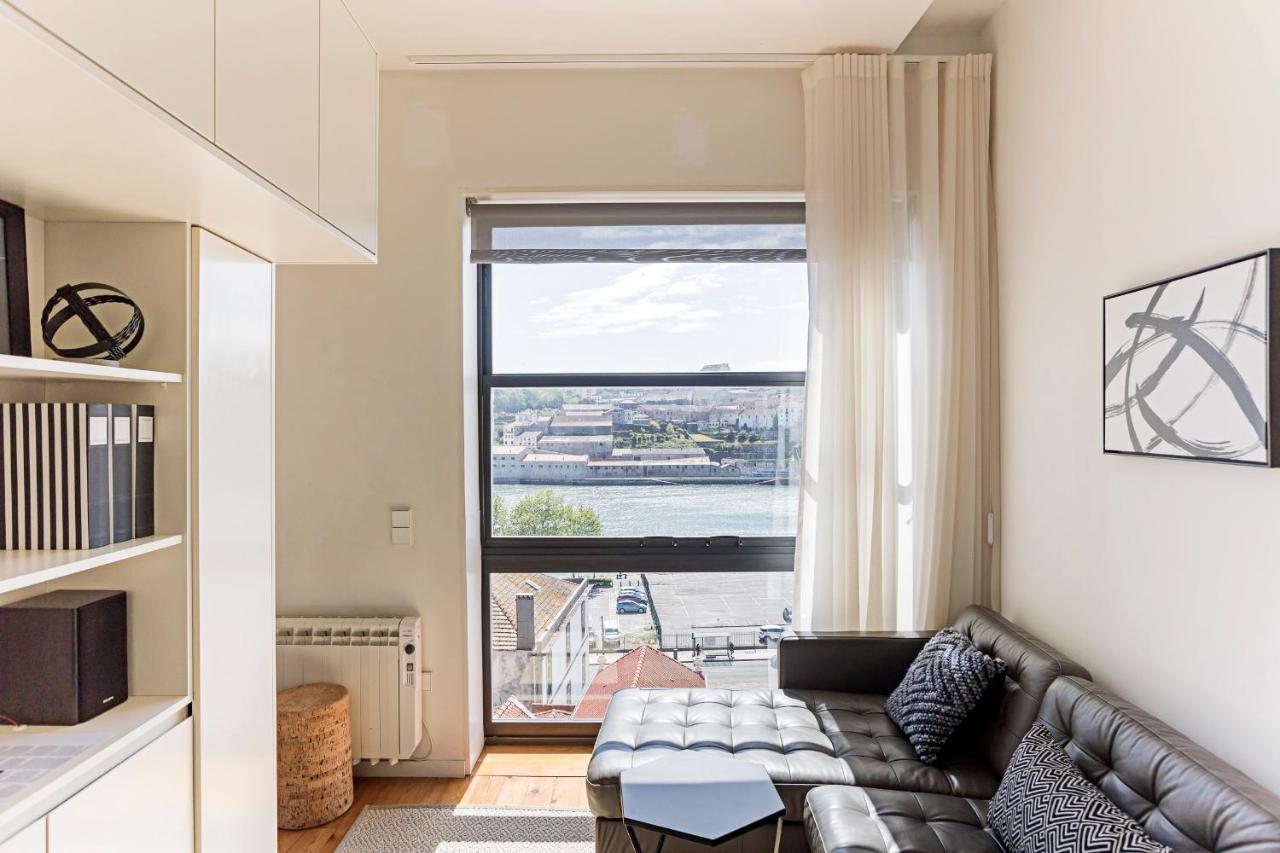 Luxurious Townhome With River View By Lovelystay Holiday home
