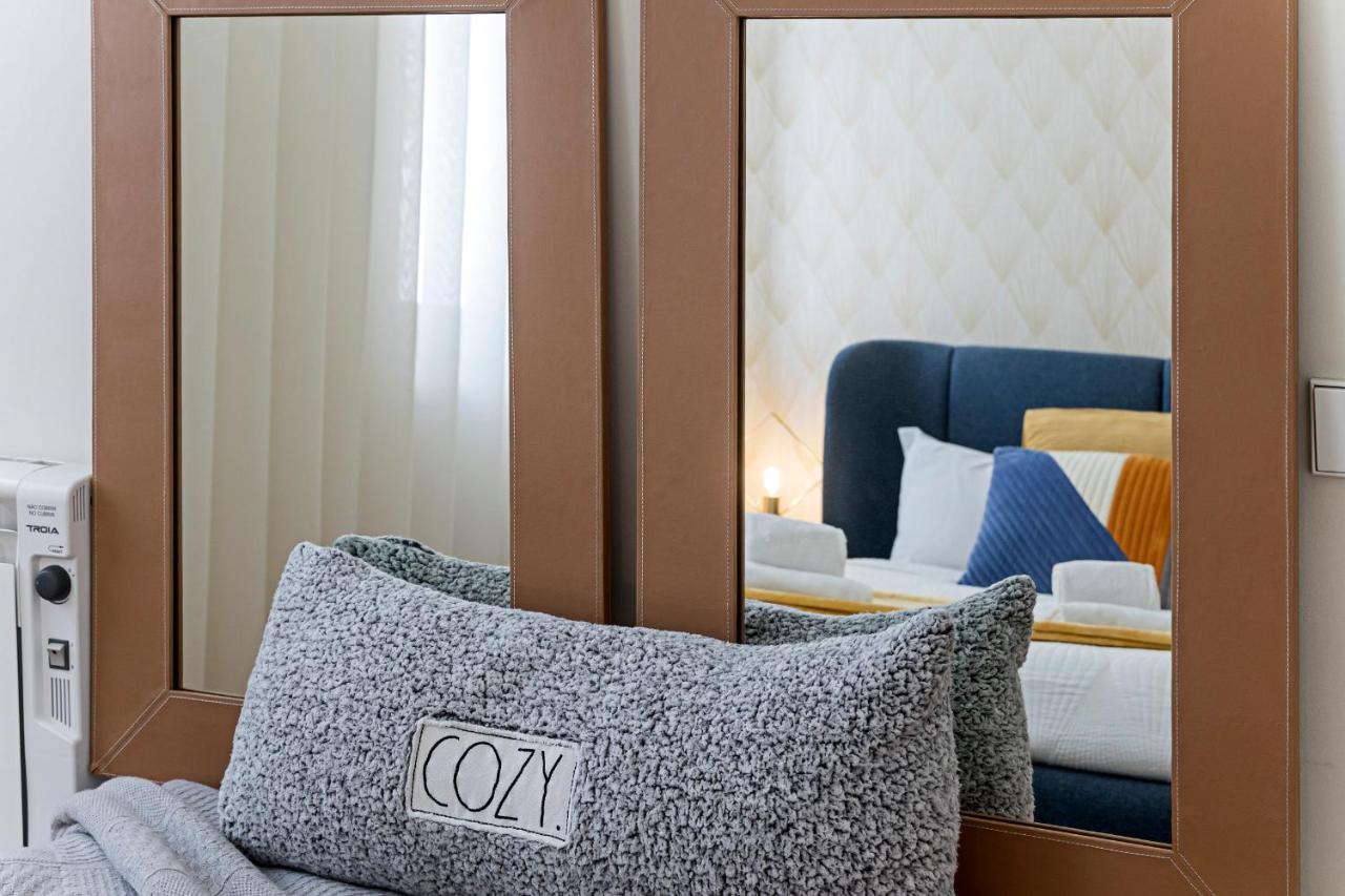 Luxurious Townhome With River View By Lovelystay Holiday home