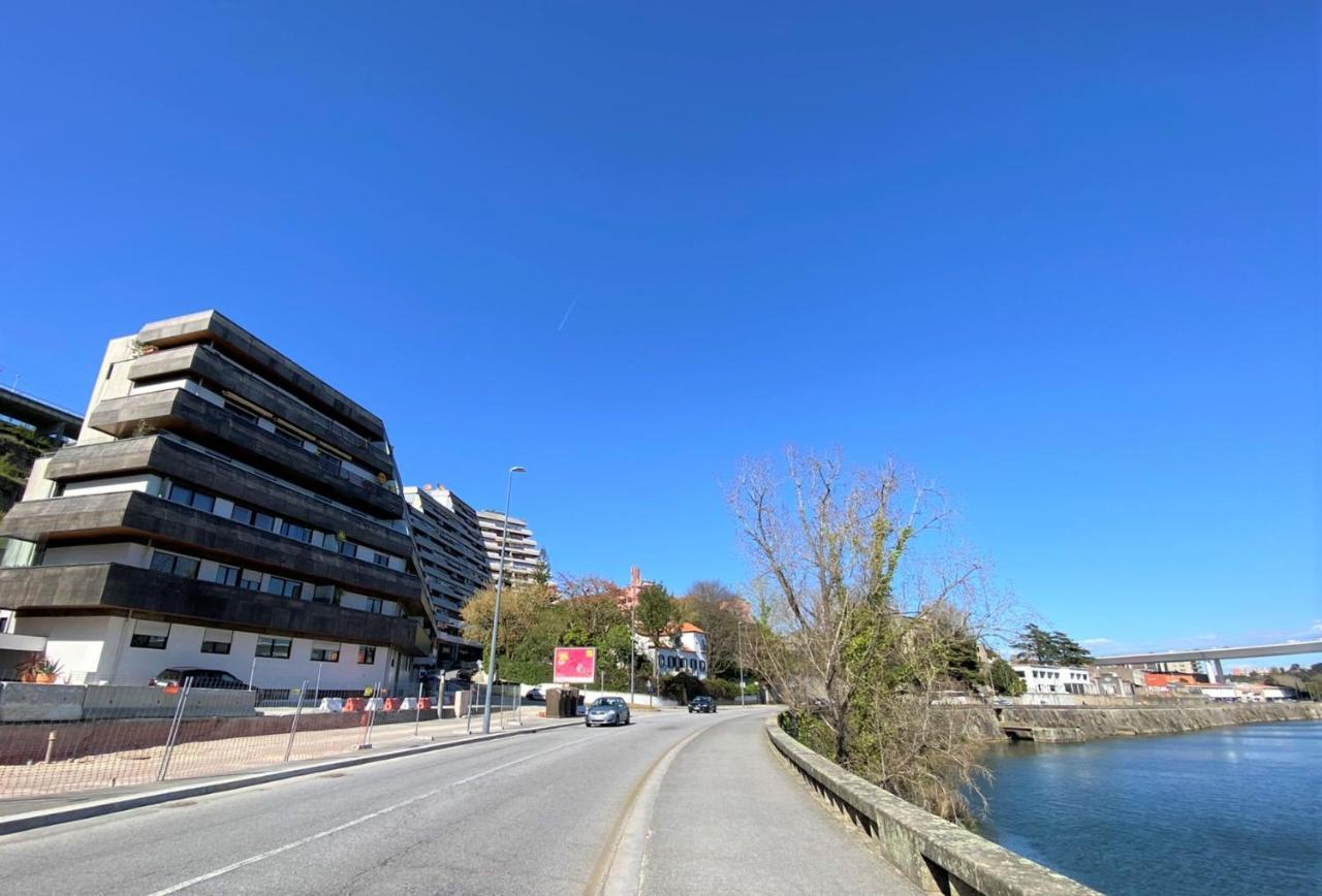 Apartment Riverfront Haven Family's Choice With Free Garage Porto