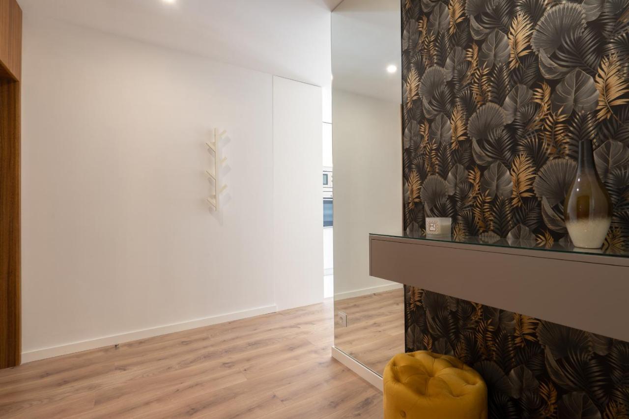 Host Wise - Bright & Contemporary Flat - Ace Location Apartment *