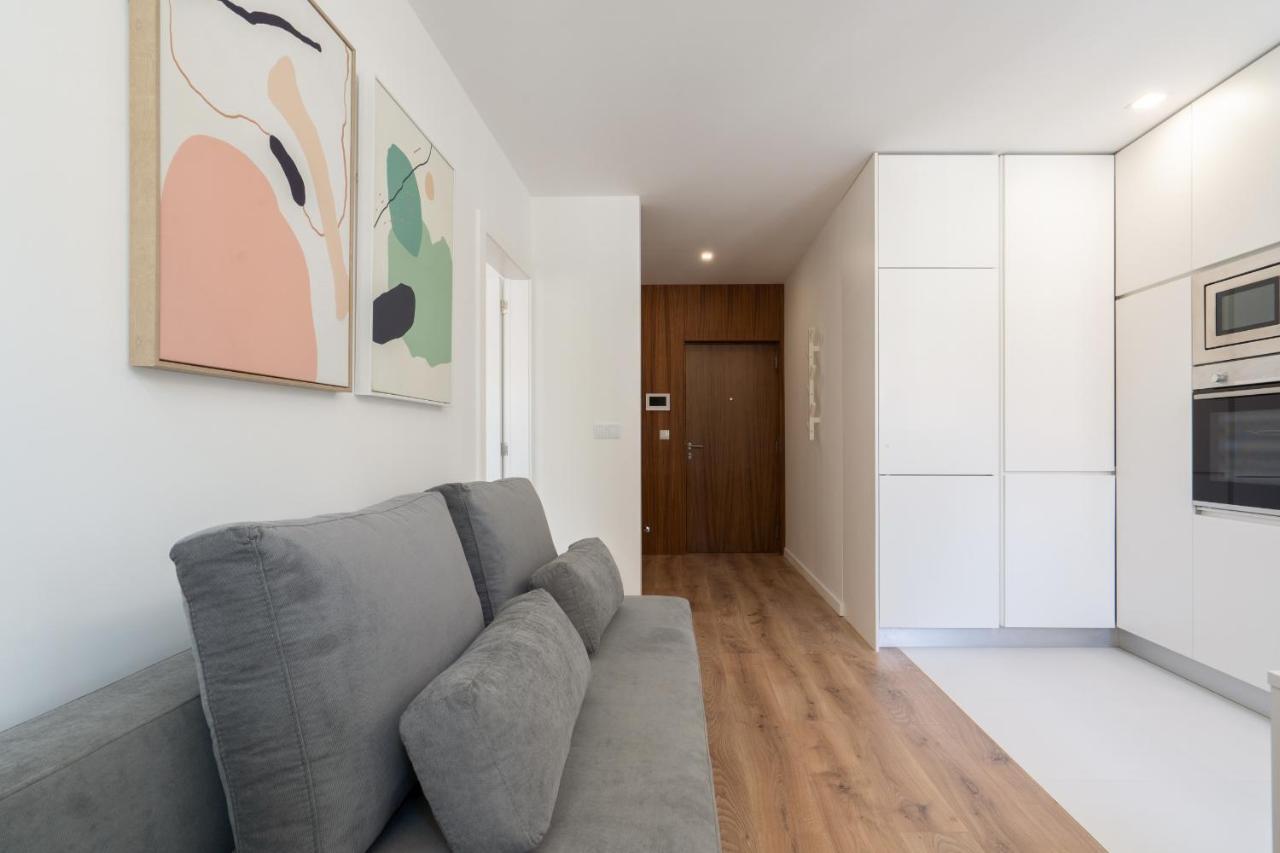 Host Wise - Bright & Contemporary Flat - Ace Location Apartment *