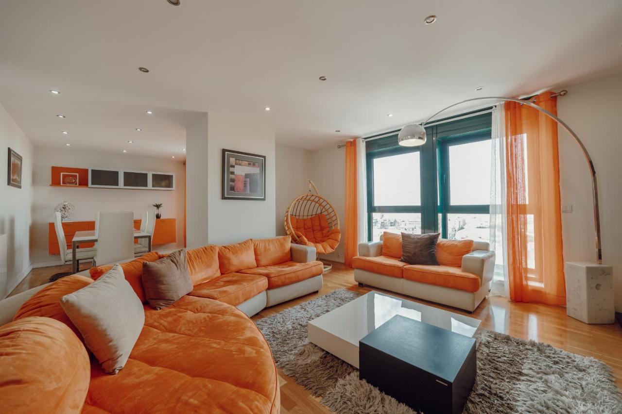 Downtown Grand Tower View Apartment