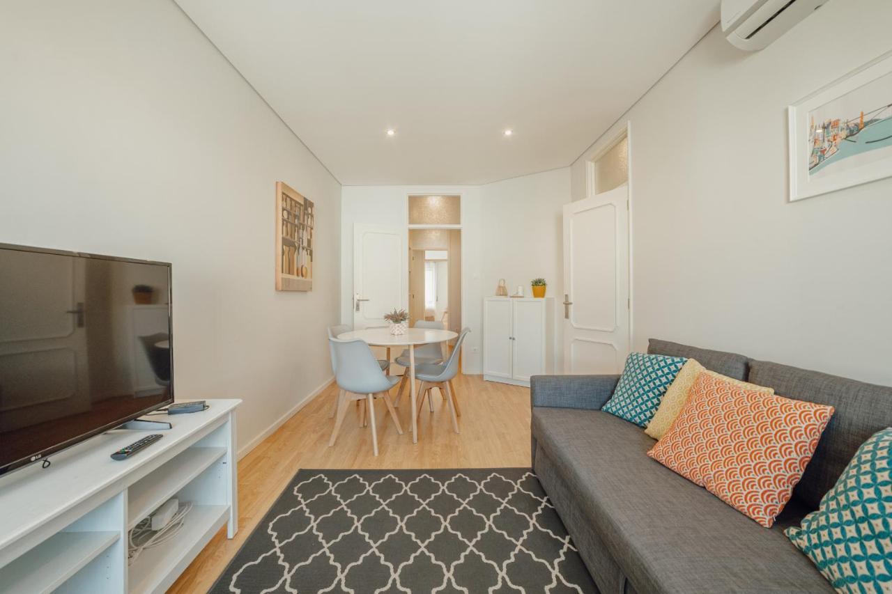 Downtown Design With Balcony By Vacationy Apartamento