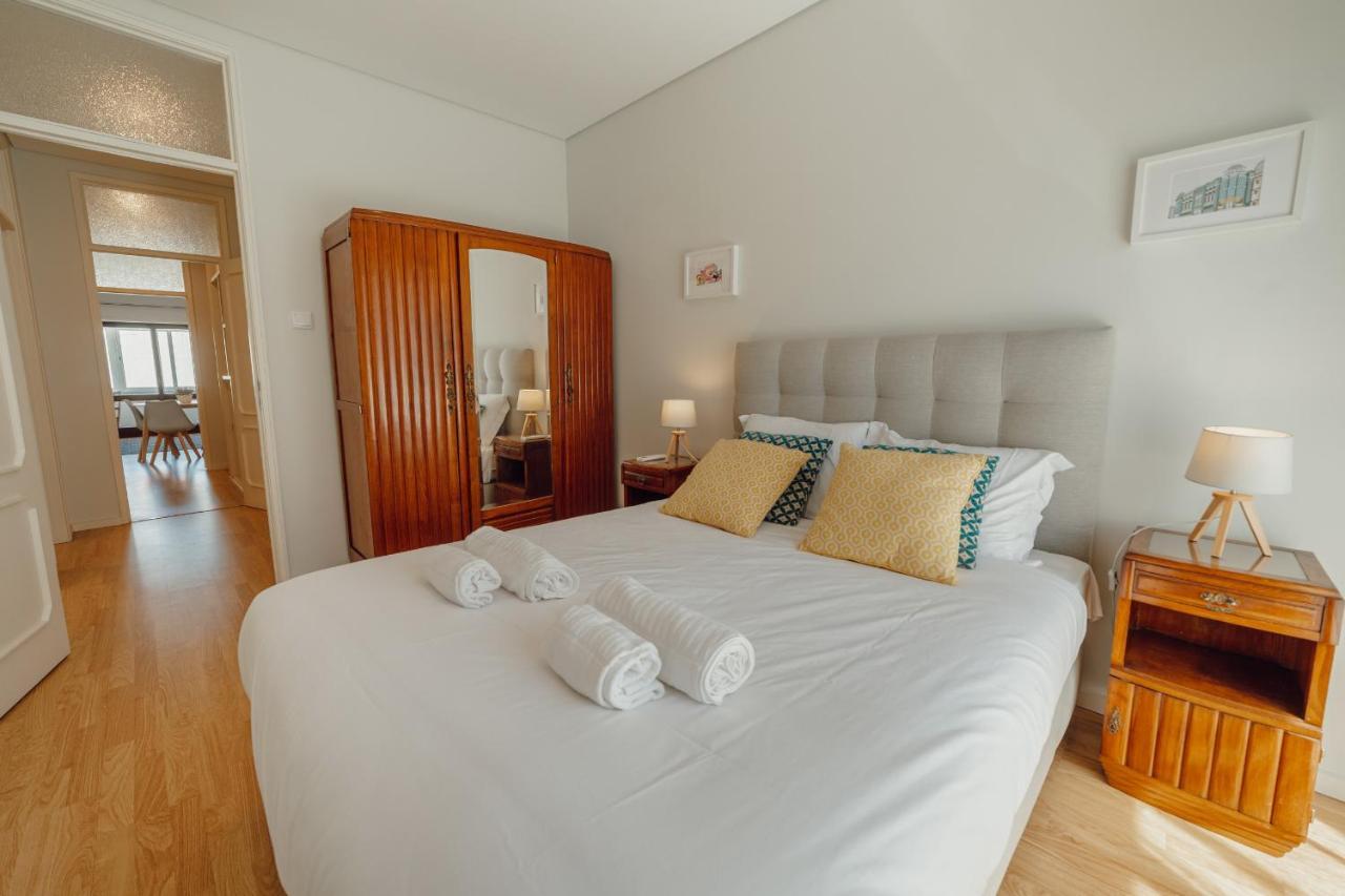 Downtown Design With Balcony By Vacationy Appartement Porto