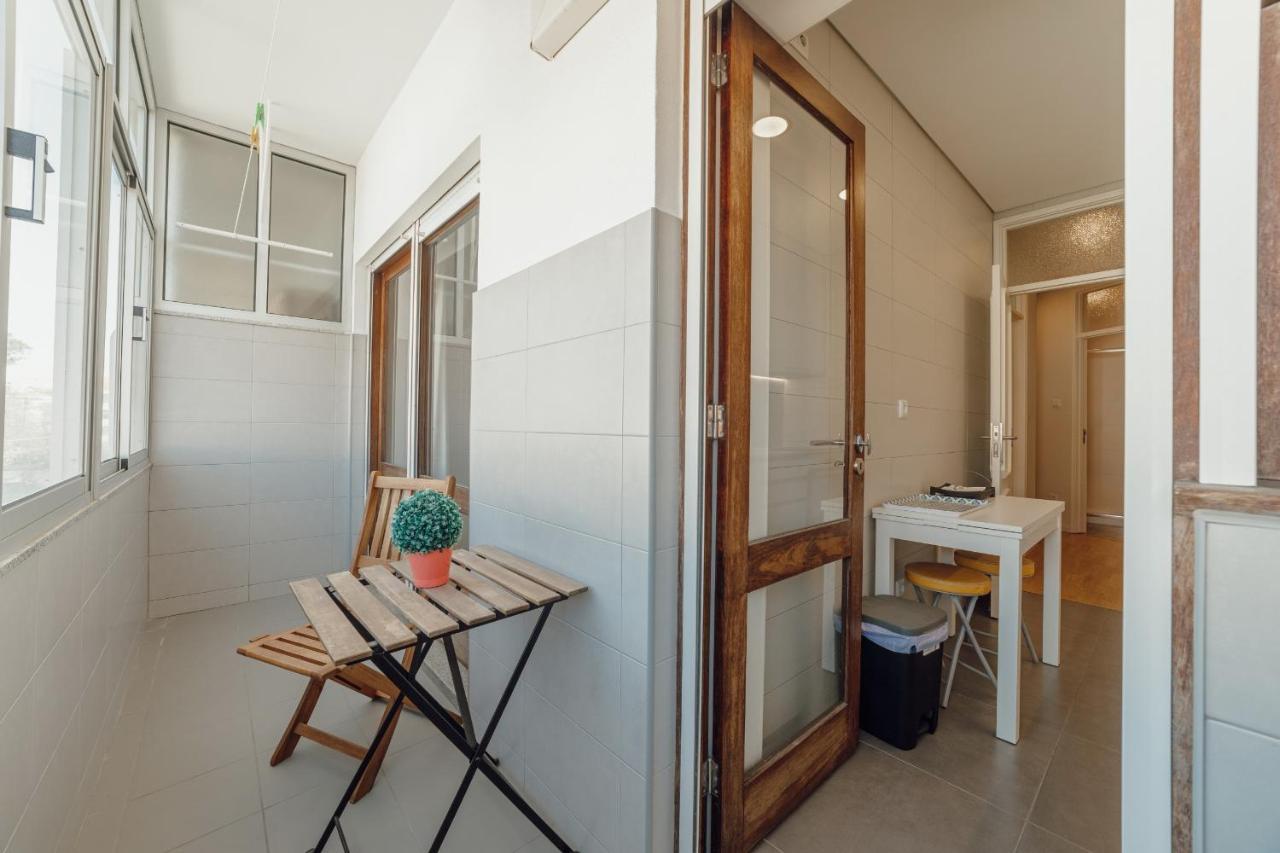 Downtown Design With Balcony By Vacationy Appartement