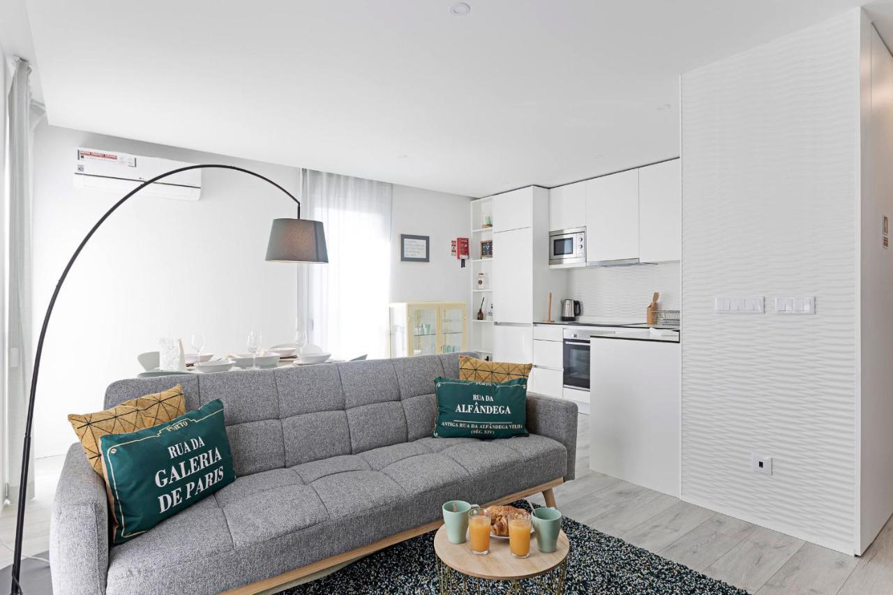 Stylish Flat W/ Gym & Parking By Lovelystay