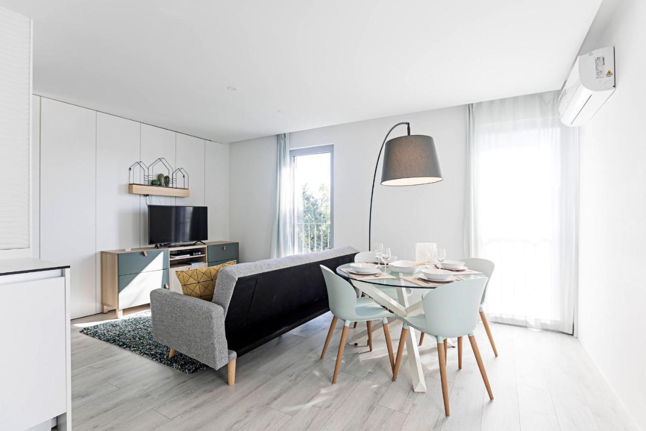 Apartment Stylish Flat W/ Gym & Parking By Lovelystay