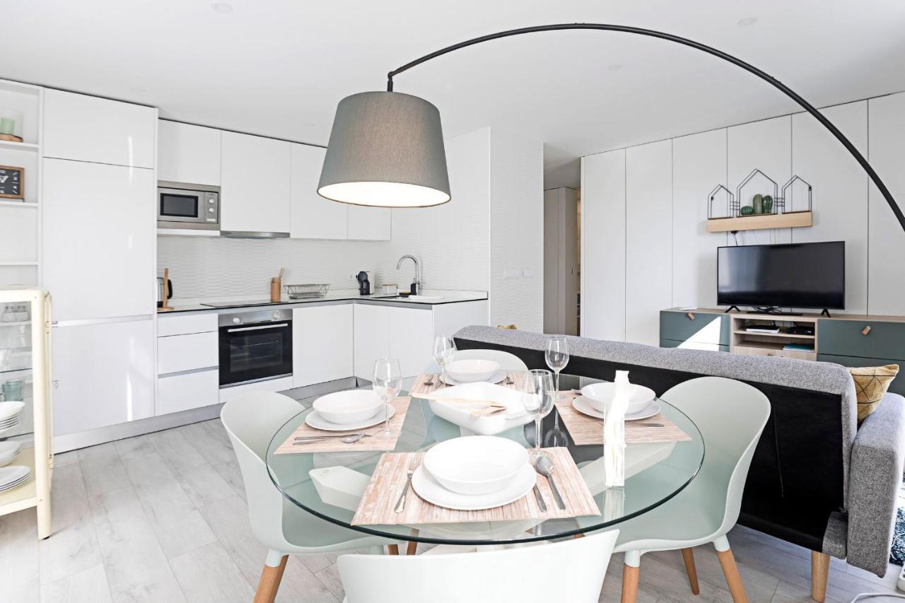 Apartment Stylish Flat W/ Gym & Parking By Lovelystay