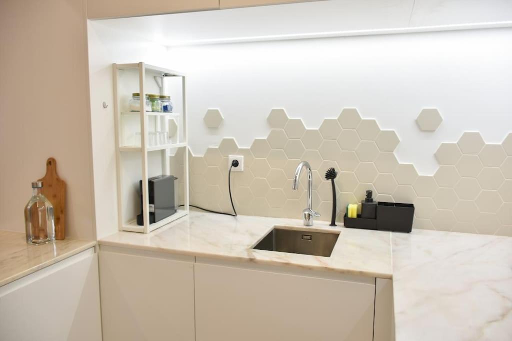 Central, Junto A Praca Da Batalha - F Apartment