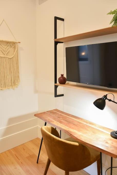 Central, Junto A Praca Da Batalha - F Apartment