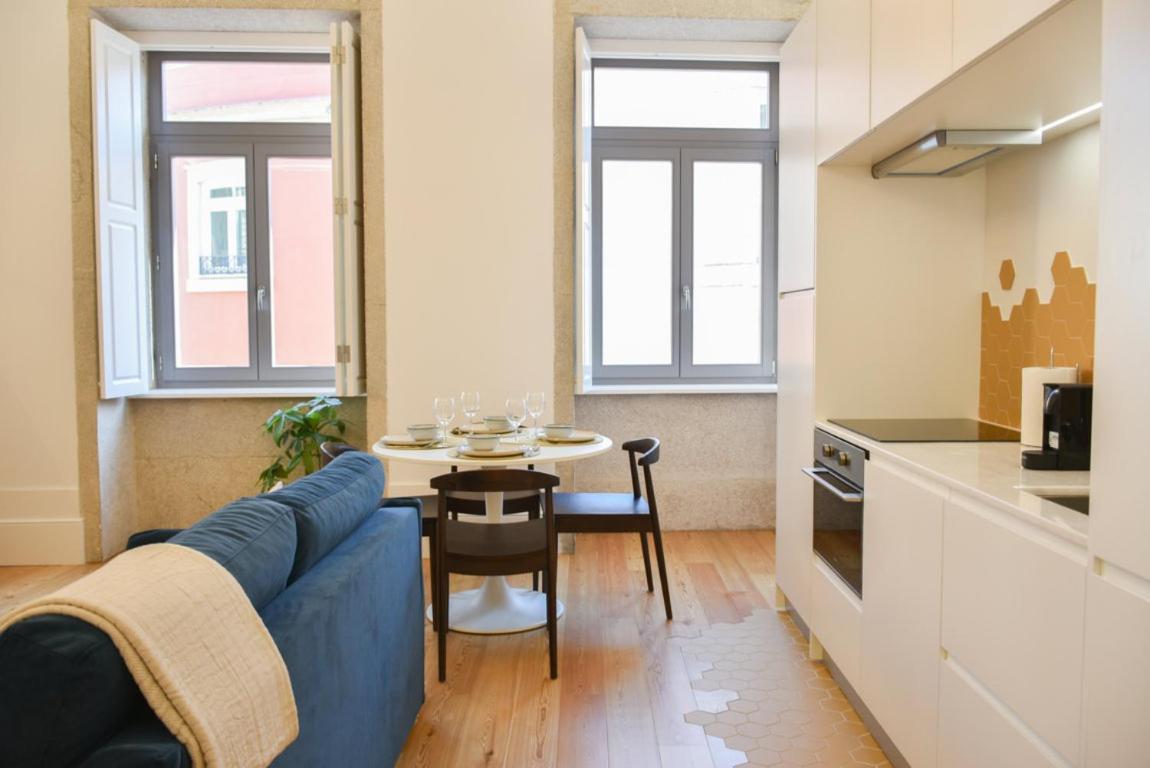 Apartment Encantador Na Batalha - - E *