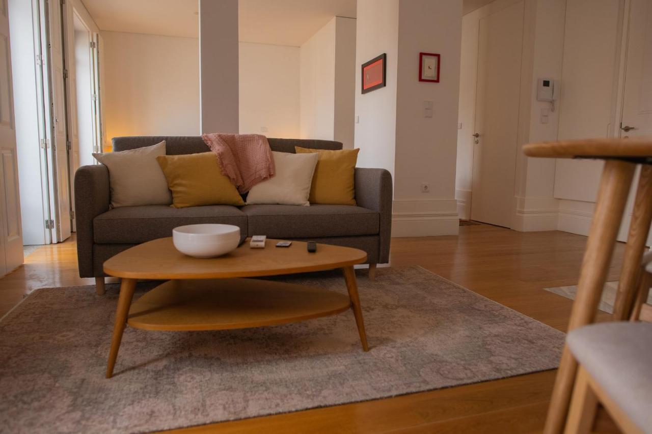 Spacious W/ Balcony & Ac By Lovelystay