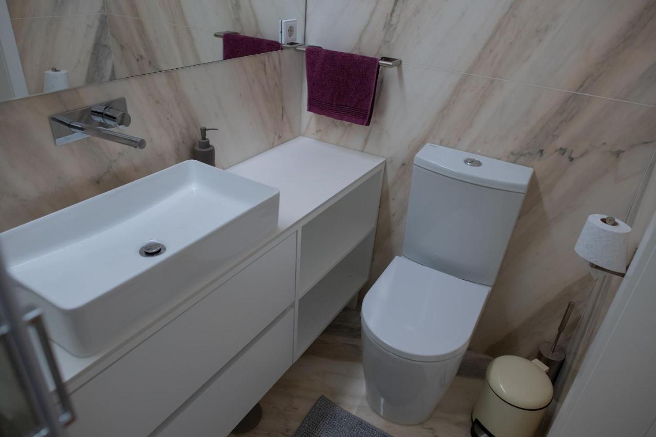 Spacious W/ Balcony & Ac By Lovelystay Porto