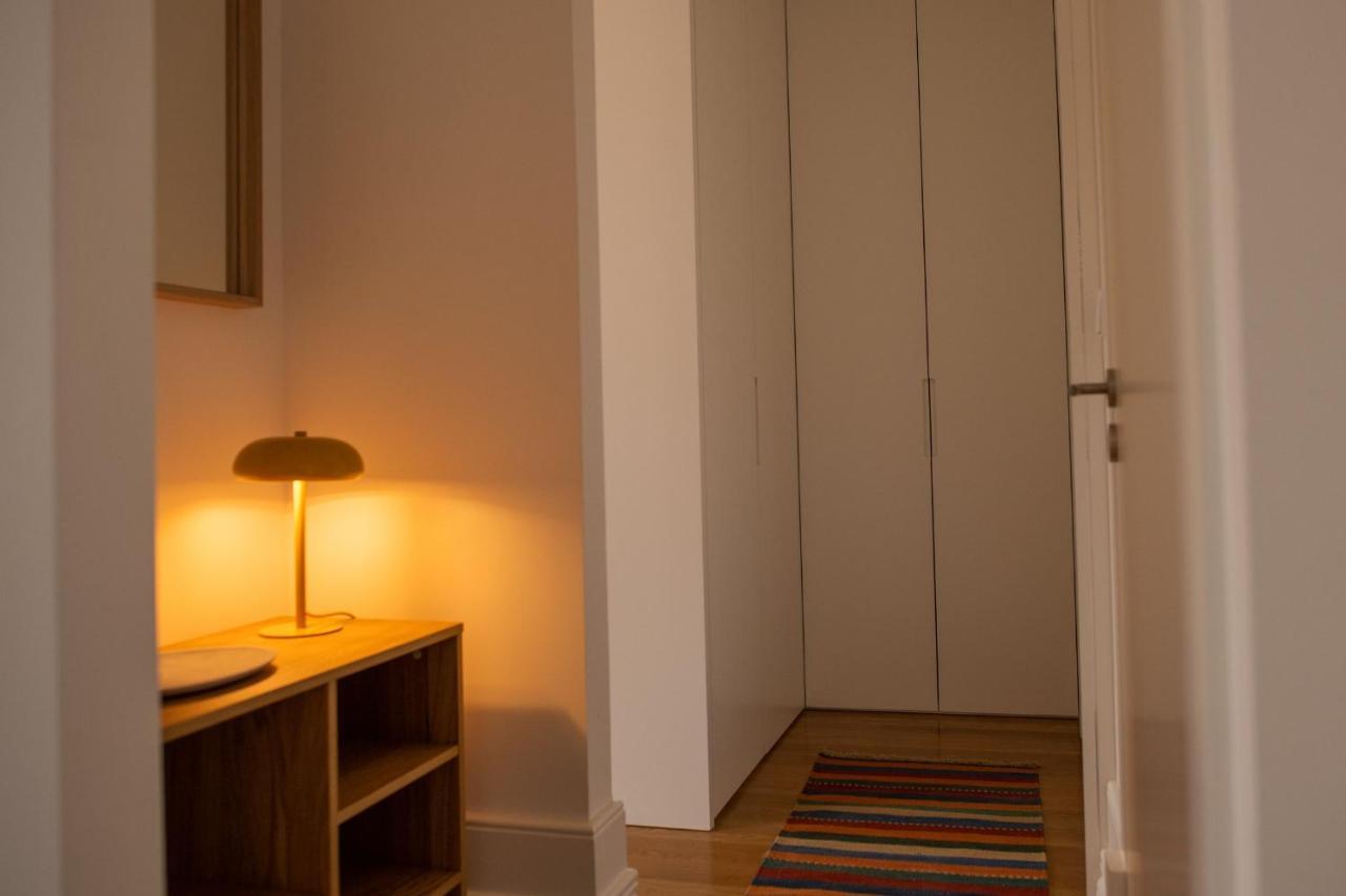 Spacious W/ Balcony & Ac By Lovelystay